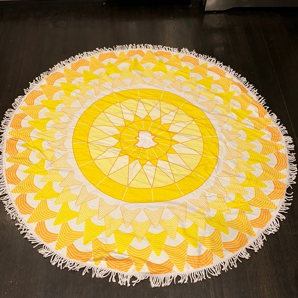 Snapchat limited edition beach towel/blanket round with fringe yellow and white